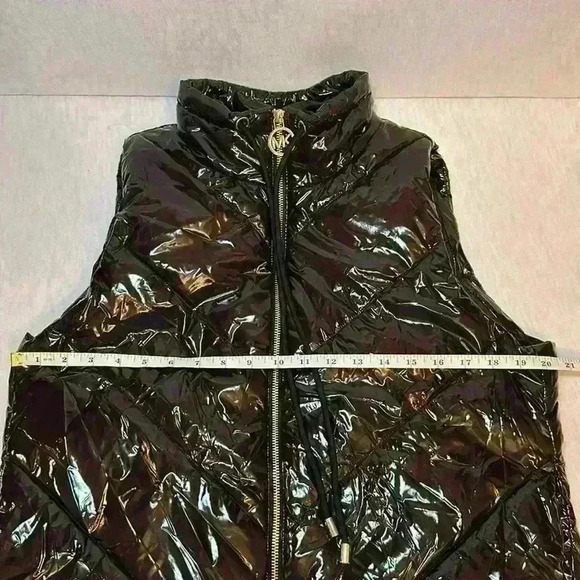 MICHAEL KORS Women’s Sleeveless Puffer Vest Size LARGE Black w/Gold MSRP $125.00 - Picture 9 of 11